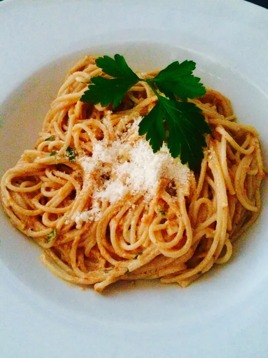 Nudeln mit roter Sauce 