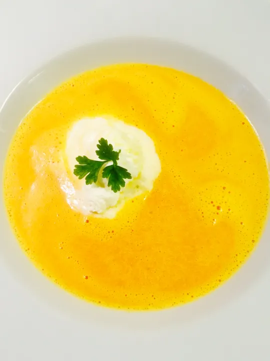 Karotten-Paprika-Tomaten Suppe 