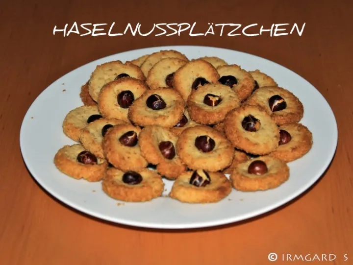 Haselnussplätzchen