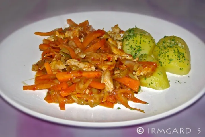 Frühlingszwiebel-Möhren-Pfanne