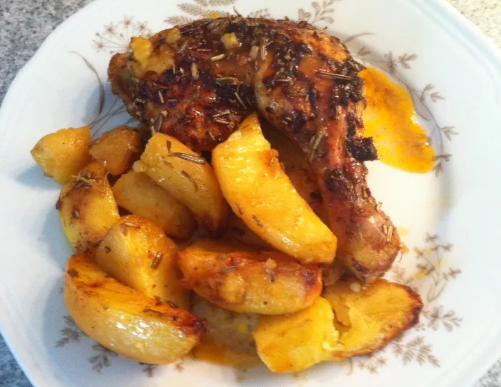 Huhn mit Kartoffeln und Knoblauch