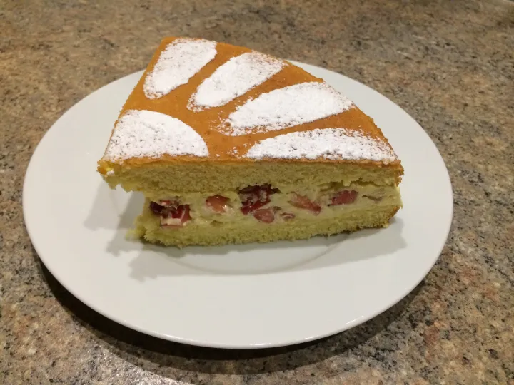 Naked Cake mit Vanillepudding