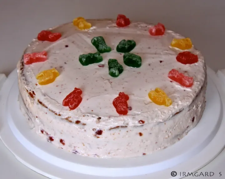 Biskuittorte mit Rotweinbirnencreme