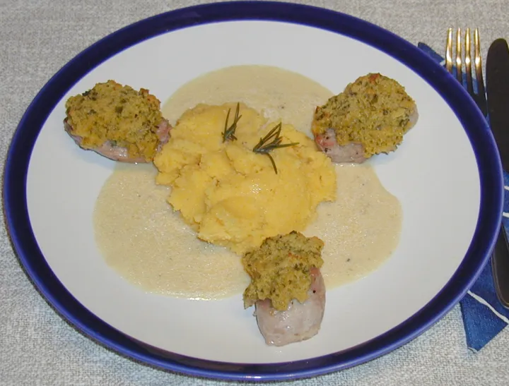 Schweinsmedaillons mit Kräuterkruste