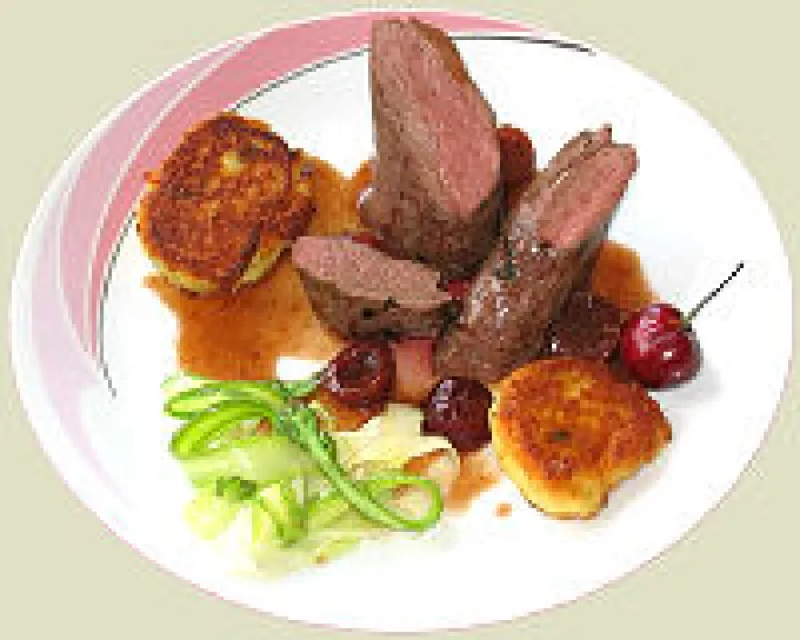 Maibockrücken mit Kirschen