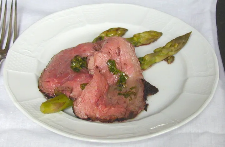 Marinierter Lungenbraten mit Spargel