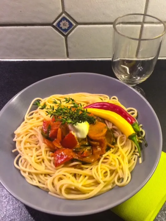 Nudeln mit Gemüse-Rahm Sauce