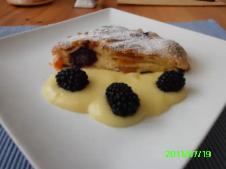 Marillen-Brombeerstrudel