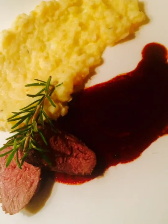 Rehrücken mit Rotweinsauce