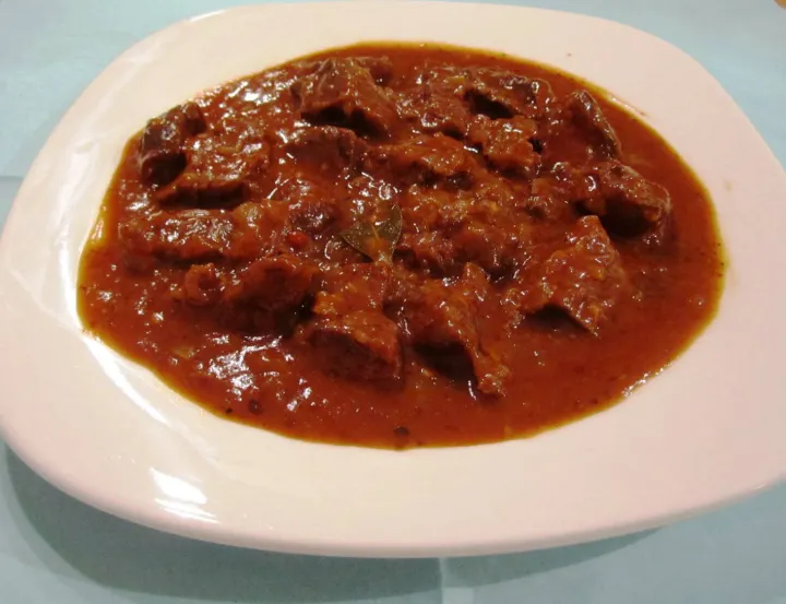 Rindsgulasch mit Thai Paste