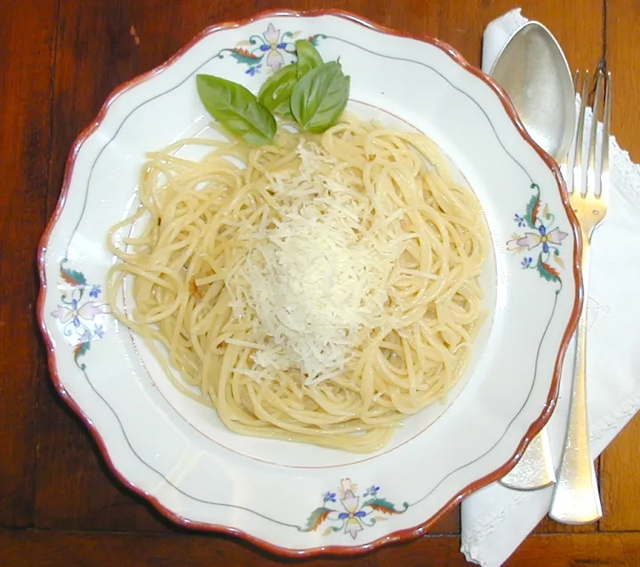 Ilses scharfe Nudeln (Spaghetti con aglio, olio e peperoncino)