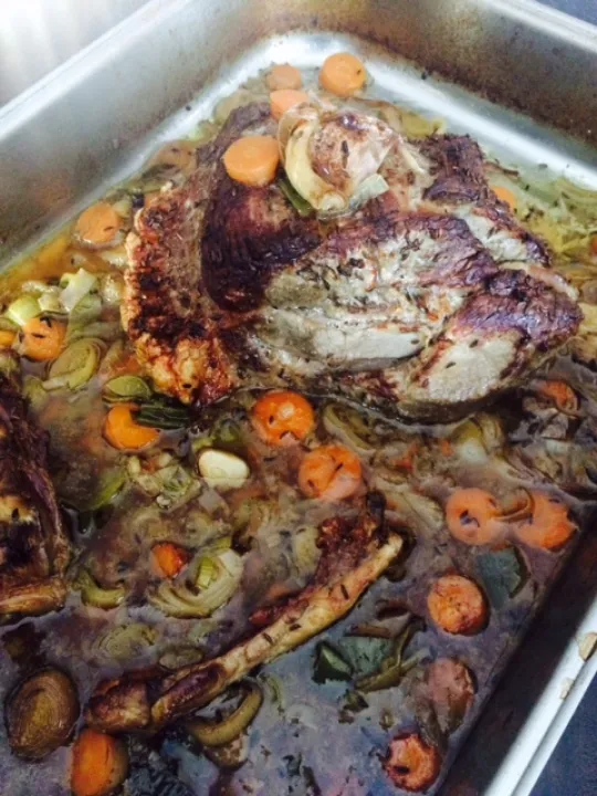 Schopfbraten mit würzigen Safterl