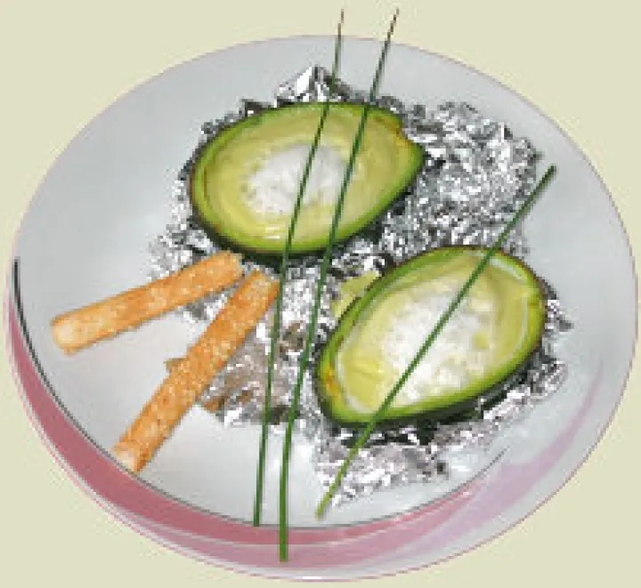 Kalte Avocado-Suppe mit Milchschaum