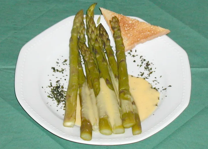 Spargel mit Sauce Hollandaise