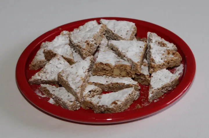 Zimt-Blondies mit Walnüssen
