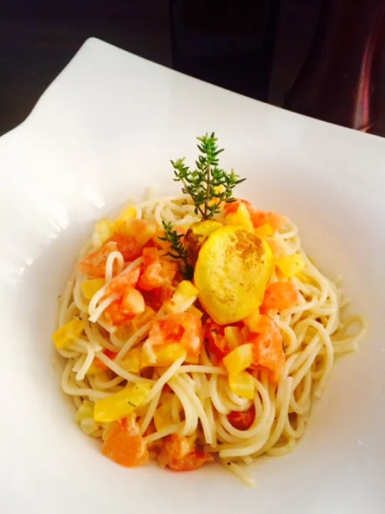 Nudeln mit Zucchini-Tomaten Sauce