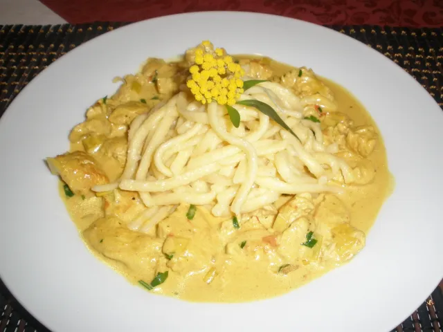 Schnelle Putenpfanne in Kokos - Curry Soße