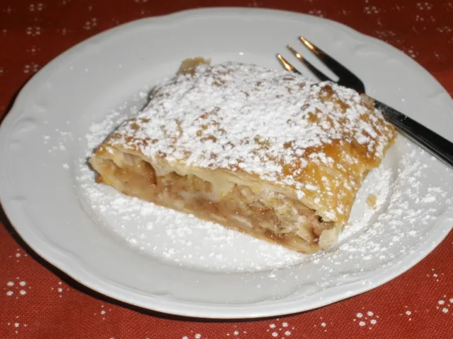 Apfel - Grieß - Strudel