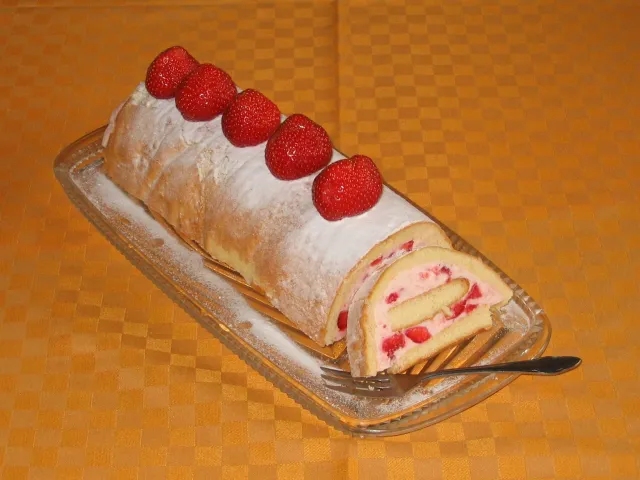 Erdbeer-Roulade