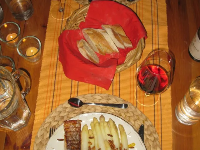 Spargel mit Lachs und Tomaten-Mango-Salsa