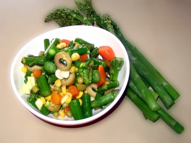 Grüner Spargelsalat