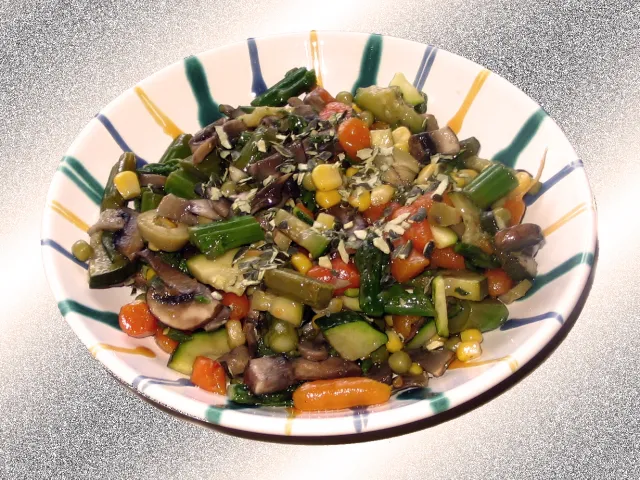 Spargelsalat mit Kürbiskernen