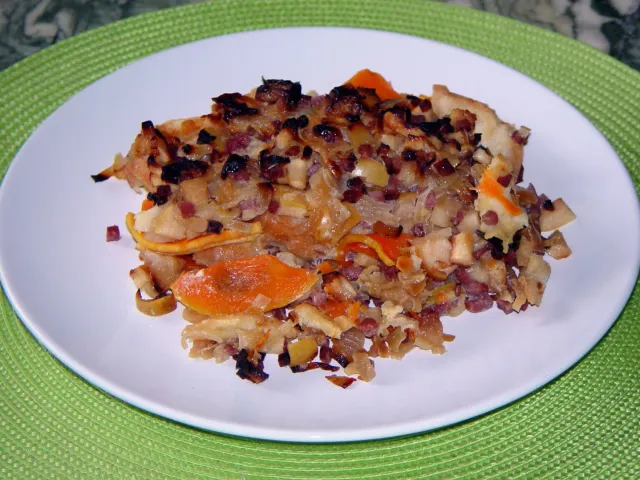 Kürbisgratin mit Brot und Schinken