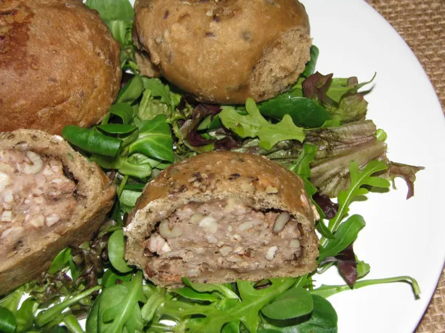 Hackfleisch-Biskuits mit Walnüssen