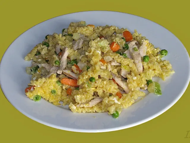 Gebratene Nudeln mit Putenbrustfilet