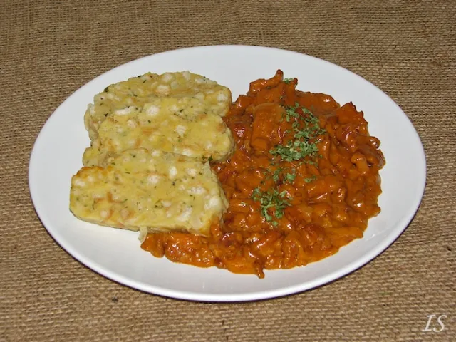 Eierschwammerlgulasch