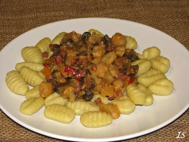 Wokgemüse mit Gnocchi