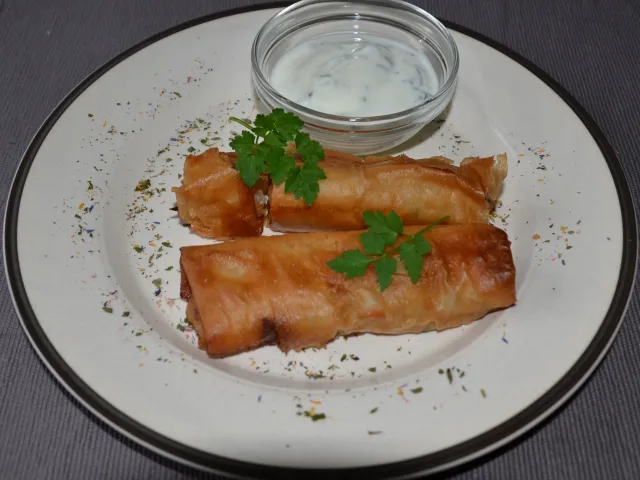 Dorsch Stangerl mit Joghurtsoße