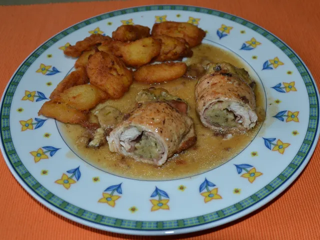 Putenroulade mit Kartoffelnockerl
