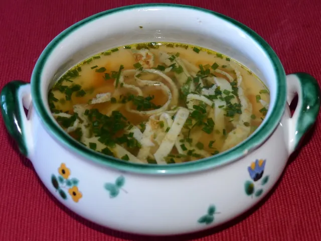 Kräuterfrittaten-Suppe