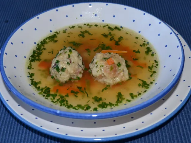 Speckknöderl-Suppe