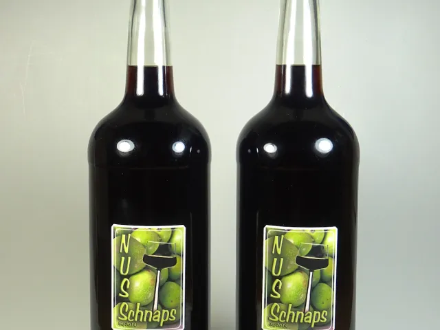 Grüne-Nüsse-Schnaps