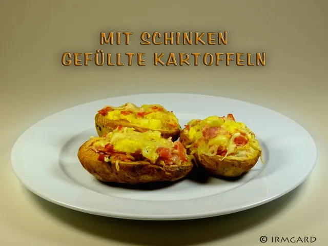 Mit Schinken gefüllte Kartoffeln