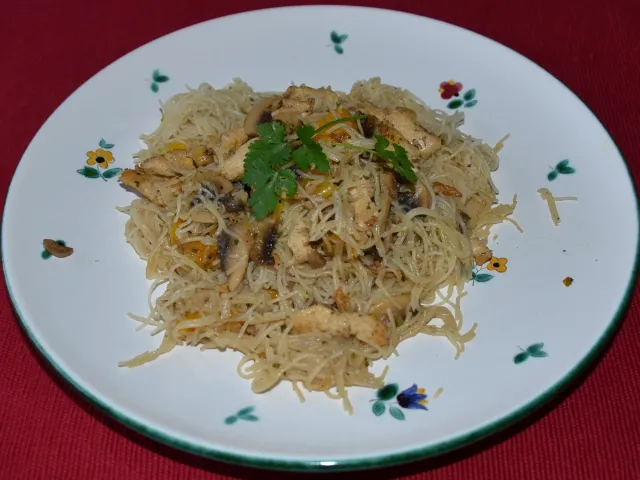 Glasnudelpfanne mit Huhn