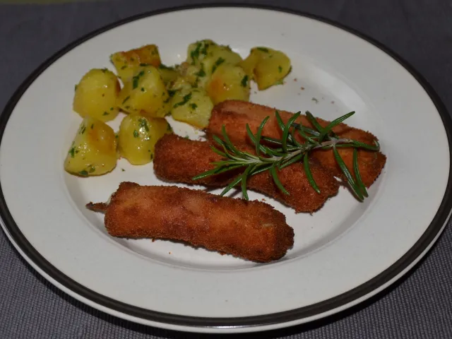 Gebackene Leberkäsröllchen