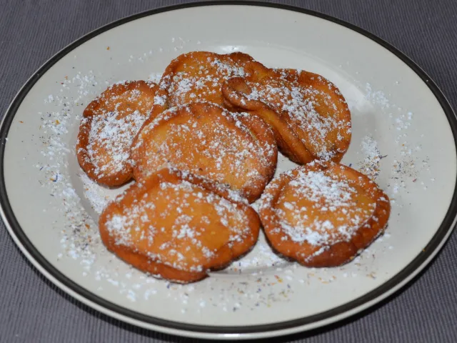 Gebackene Biskuitscheiben