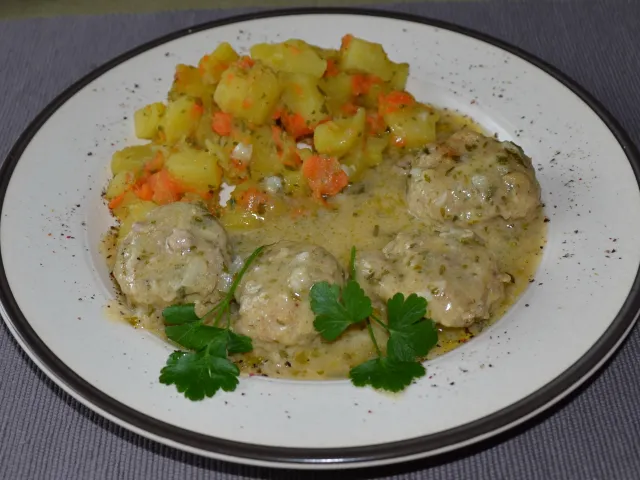 Fleischbällchen mit Kartoffeln