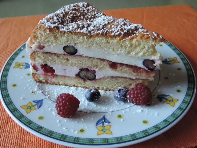 Joghurt-Beeren-Torte
