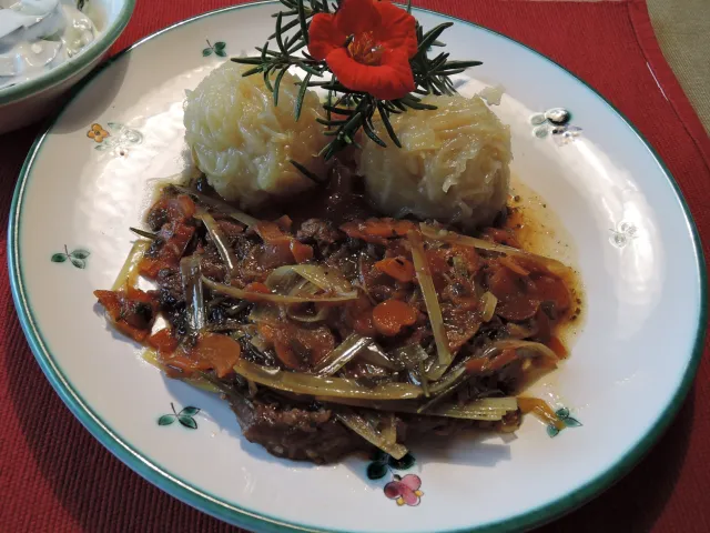 Lauch-Schopfbraten mit Waldviertler Knödel