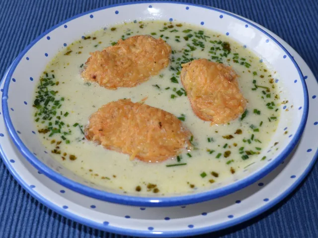 Rahmsuppe mit Käsekrusteln