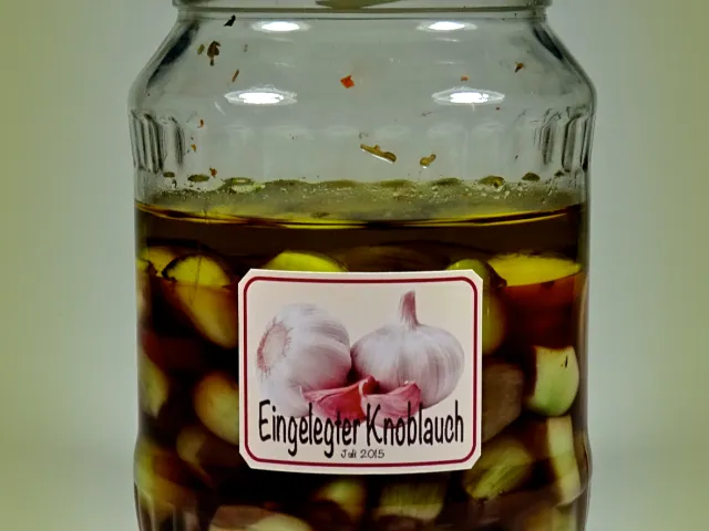 Eingelegter Knoblauch