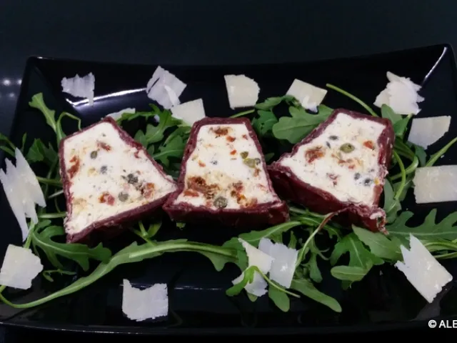 Parmesanterrine im Bresaola - Mantel