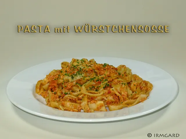 Pasta mit Würstchensosse