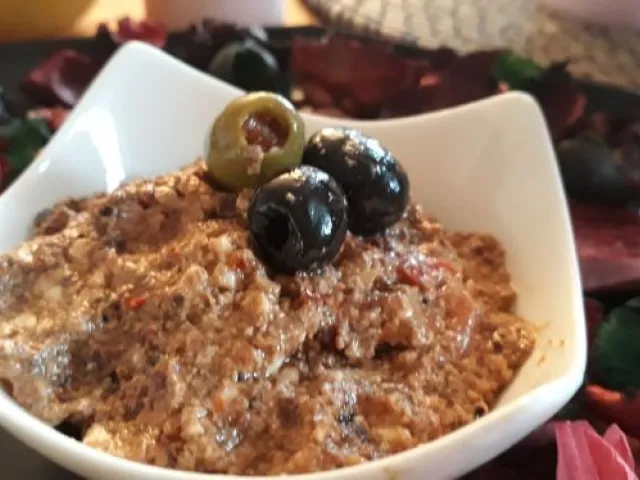 Mediterraner Brotaufstrich