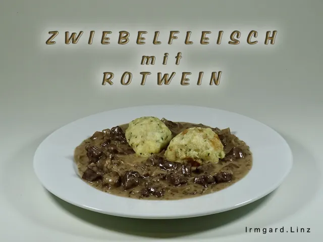 Zwiebelfleisch mit Rotwein