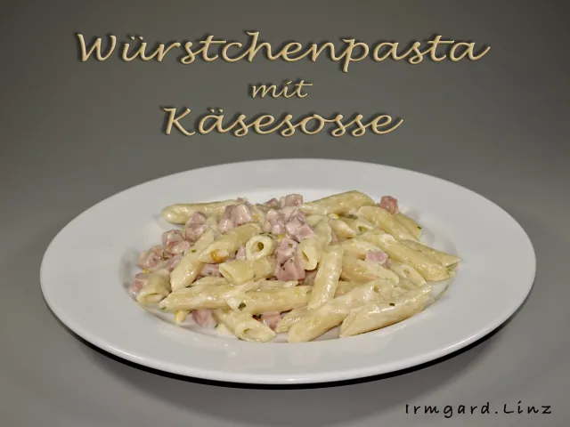 Würstchenpasta mit Käsesosse